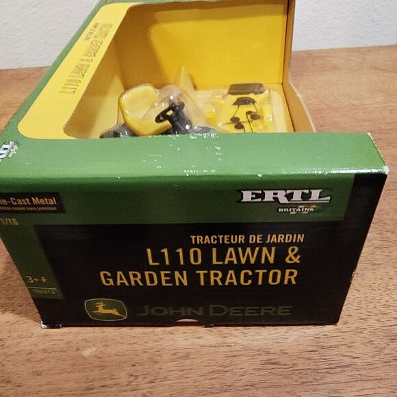 John Deere L110 Lawn & Garden Tractor 2004 ERTL 1/16 Die Cast Metal New in Box - Picture 7 of 9